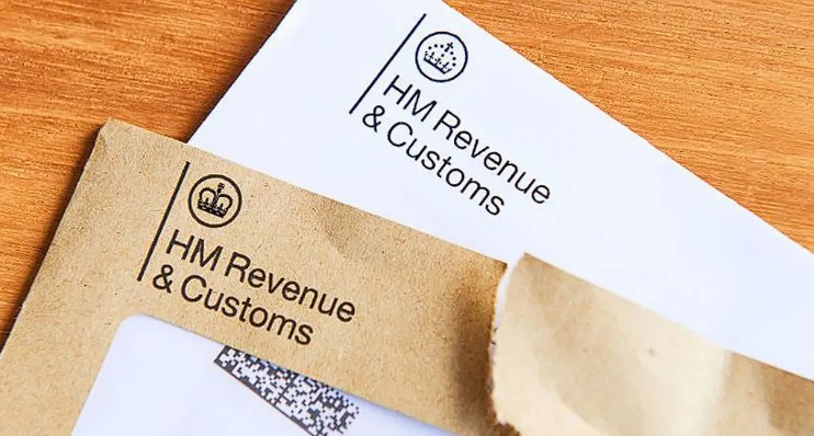 استخدام الذكاء الاصطناعي من قبل HMRC لمراقبة المحتالين الضريبيين عبر وسائل التواصل الاجتماعي
