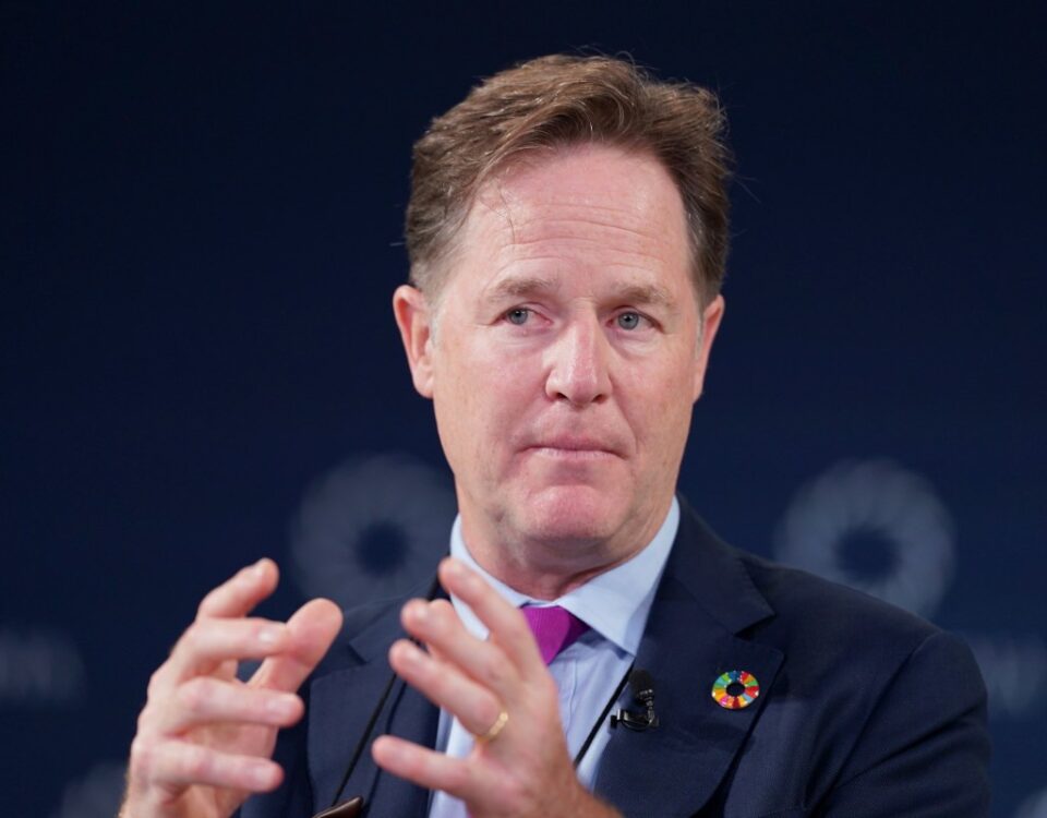 يقدم Nick Clegg السابق Meta Exec Nick Clegg انتقادات دقيقة لوادي السيليكون "المطابق Cloylight"
