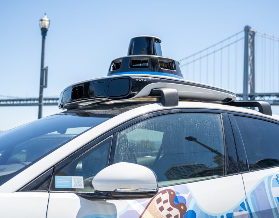 TechCrunch Mobility: سجاد معركة Robotaxi يهمان