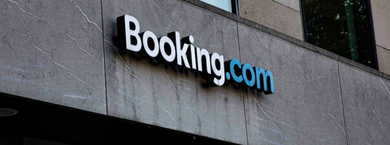 استخدام الذكاء الاصطناعي في مكافحة الاحتيال عبر الإنترنت: تجربة Booking.com