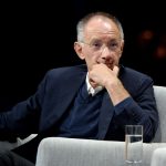 الملياردير VC Mike Moritz ينتقد رسوم تأشيرة H-1B الجديدة باعتبارها "مخطط الابتزاز الوحشي"