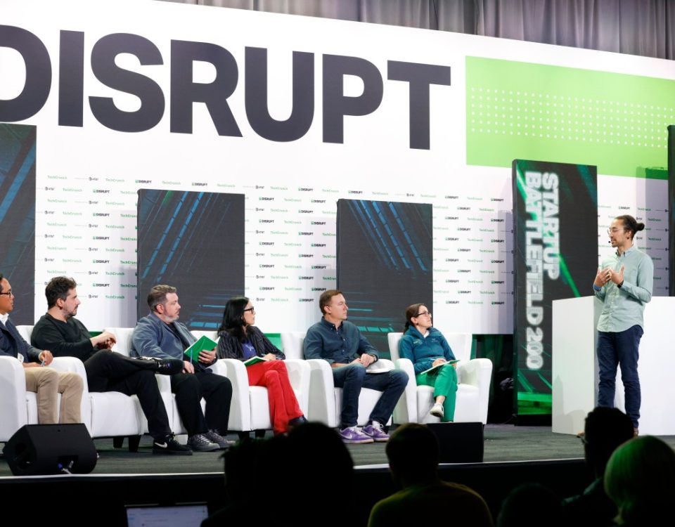 تعرف على أحدث قضاة VC الذين ينضمون إلى Startup Battlefield 200 في TechCrunch Disrupt 2025