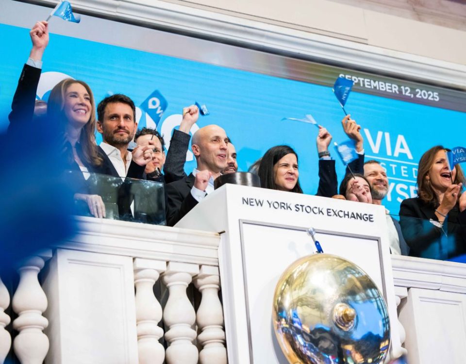 عبر التجاهل قبالة Tepid Open حتى نهاية اليوم الأول من التداول أعلى بقليل من سعر الاكتتاب