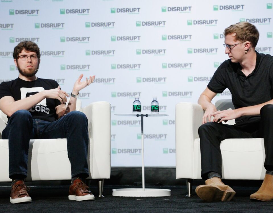 مخطط للشركات والمجتمعات الدائمة مع Discord's Jason Citron و Campuswire's Tade Oyerinde في TechCrunch Disrupt 2025