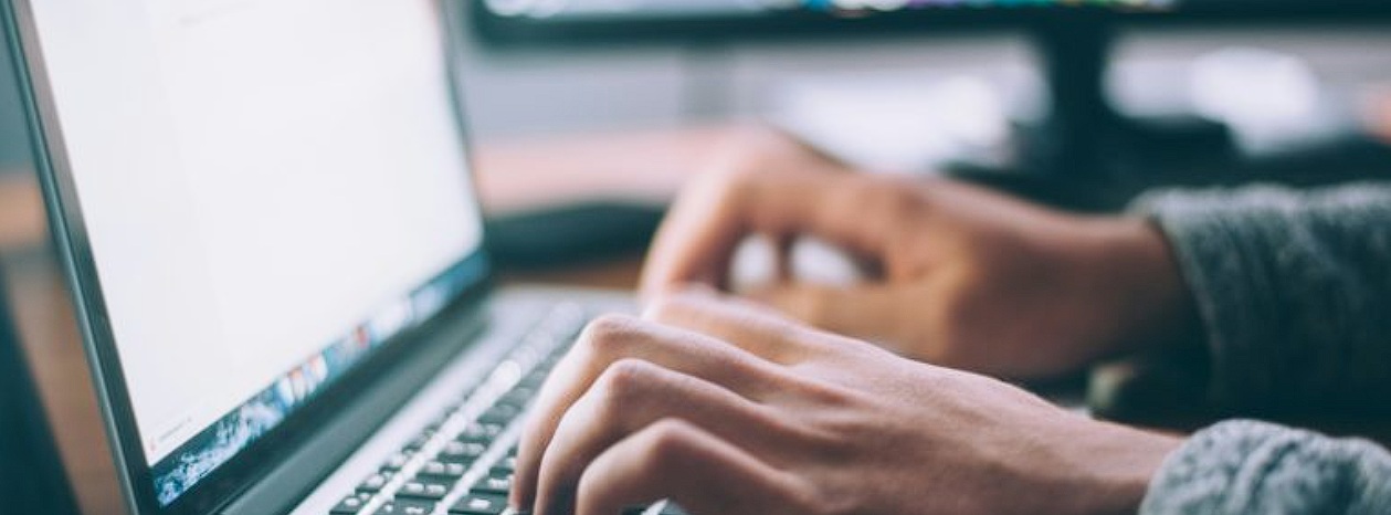 مواجهة المعلومات المضللة باستخدام الذكاء الاصطناعي
