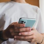 ميتا توقف محادثات روبوتاتها الذكية مع المراهقين حول مواضيع حساسة