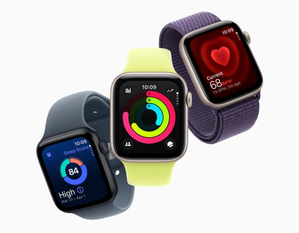 An image of three Apple Watch SE 3 models side by side showcasing different features: heart rate, sleep score, and fitness rings