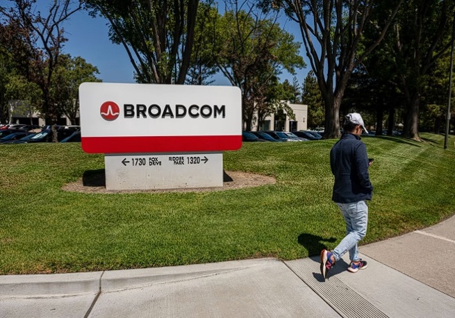 OpenAI وبروادكوم تتعاونان في صفقة تطوير رقائق بمليارات الدولارات