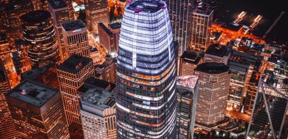 Salesforce تستثمر 15 مليار دولار لتعزيز نمو الذكاء الاصطناعي في سان فرانسيسكو