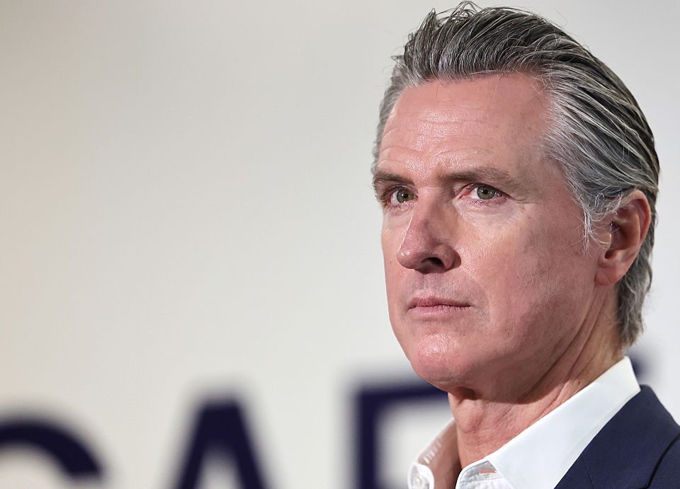 أصبحت كاليفورنيا أول ولاية تنظم روبوتات الدردشة المصاحبة للذكاء الاصطناعي