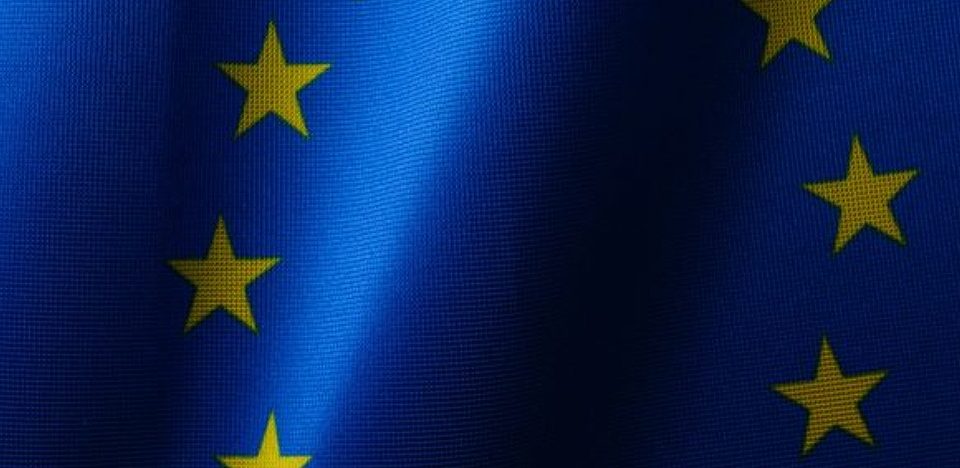 الاتحاد الأوروبي يتخلف في سباق الذكاء الاصطناعي: عوائق تنظيمية تهدد مستقبل المنافسة أمام الصين