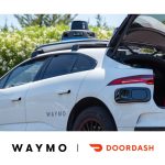 تعيد Waymo عجلاتها إلى مرحلة التسليم، هذه المرة باستخدام DoorDash