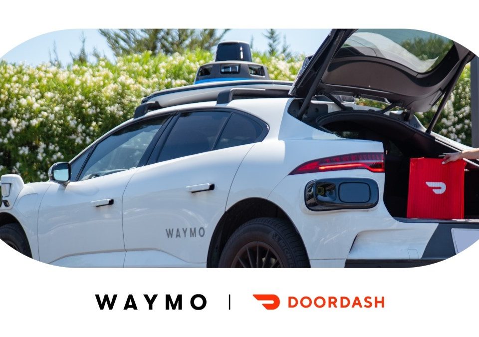 تعيد Waymo عجلاتها إلى مرحلة التسليم، هذه المرة باستخدام DoorDash