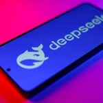 شركة DeepSeek الصينية تكشف عن نموذج ذكاء اصطناعي جديد قد يقلل من تكلفة الاستخدام للنصف