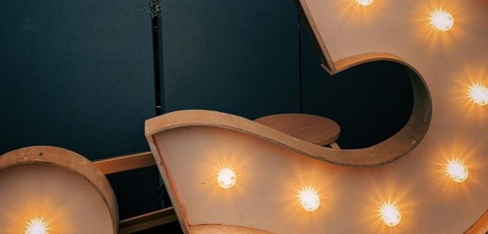 فجوة القيمة: الاستثمارات المتصاعدة في الذكاء الاصطناعي تتعثر أمام عقبات التطبيق ونقص المهارات