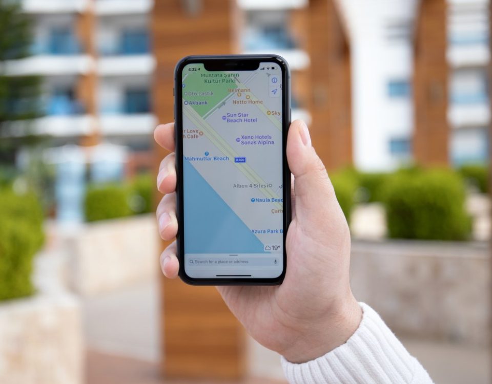 Man hand holding iPhone 11 with Apple map on screen