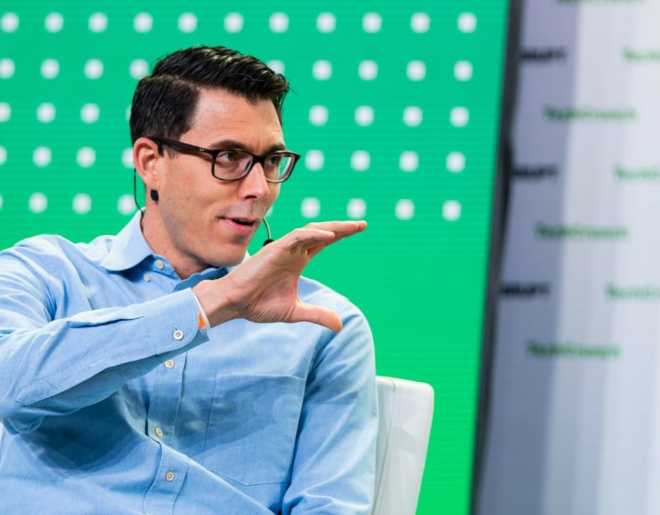 يتولى الرئيس التنفيذي لشركة Rivian دورًا تسويقيًا كبيرًا في التغيير قبل إطلاق R2