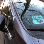 يوقع Newsom بيل يمنح سائقي Uber و Lyft في كاليفورنيا الحق في الاتحاد