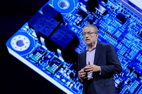 الإنفاق المفرط على الذكاء الاصطناعي: بين حمى الاستثمار والعوائد الفعلية