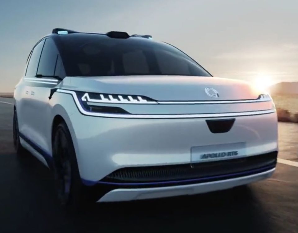 التاكسي الروبوتي الصيني ينافس بقوة: تحدي جديد يواجه “وايمو” في سباق المركبات ذاتية القيادة