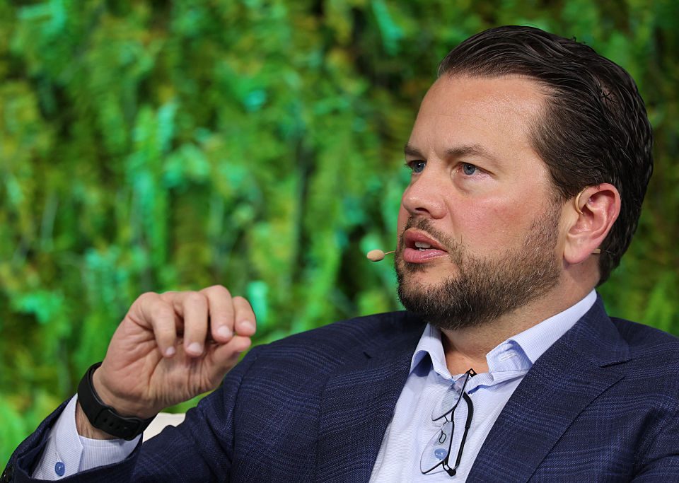 الرئيس التنفيذي لشركة Pinterest يروج للذكاء الاصطناعي مفتوح المصدر: "أداء هائل" بتكاليف منخفضة