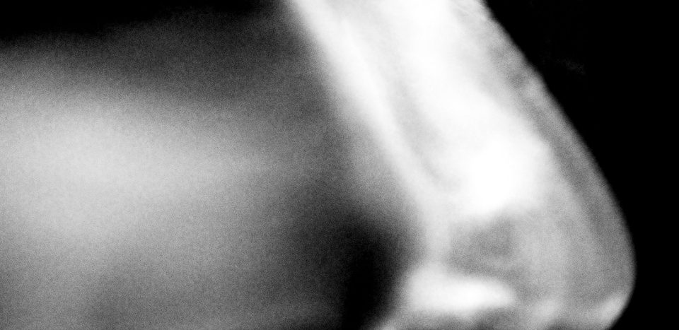 العدو الداخلي: الذكاء الاصطناعي كسطح للهجمات السيبرانية