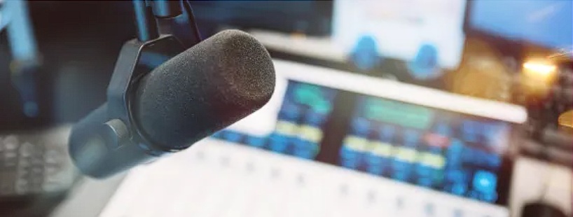 تحول تاريخي في صناعة الموسيقى: وارنر ميوزك توقع صفقة ترخيص مع منصة يوديو للذكاء الاصطناعي بعد تسوية قضائية