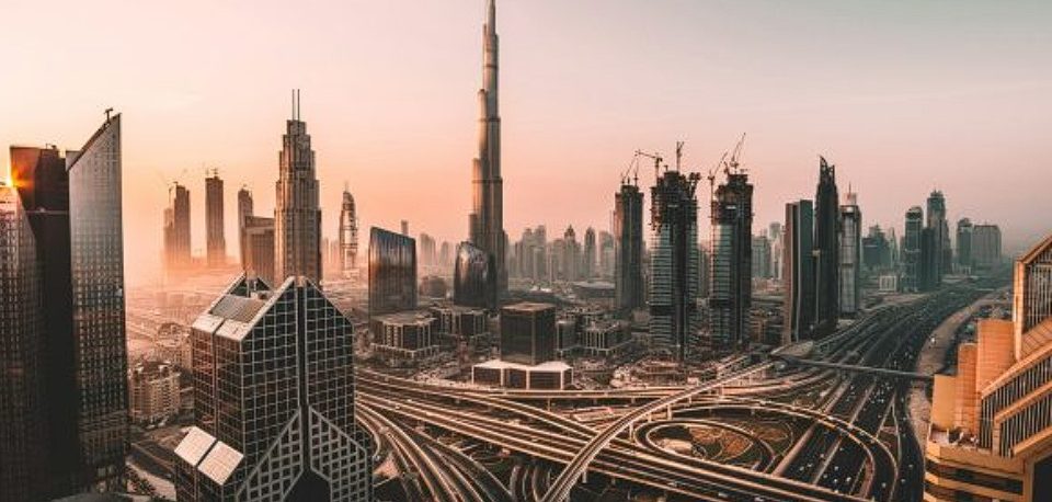 دبي تتصدر السباق العالمي للذكاء الاصطناعي الحكومي بالسرعة والكفاءة