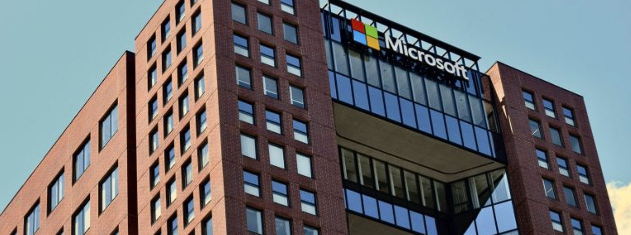 رهان مايكروسوفت القادم في الذكاء الاصطناعي: إنشاء “ذكاء فائق إنساني”