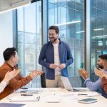 زخم الذكاء الاصطناعي في الخليج: هل يتحول إلى فقاعة جديدة؟