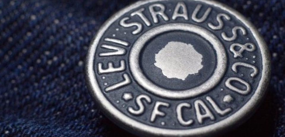 كيف تستخدم ليڤي شتراوس الذكاء الاصطناعي في نموذج الأعمال المباشر للمستهلك