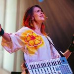 كيف تعرف ما إذا كان فنانك المفضل الحقيقي هو شخص حقيقي أم لا؟