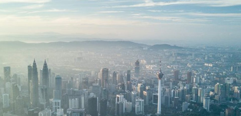 ماليزيا تتصدر استثمارات الذكاء الاصطناعي في جنوب شرق آسيا بنسبة 32%