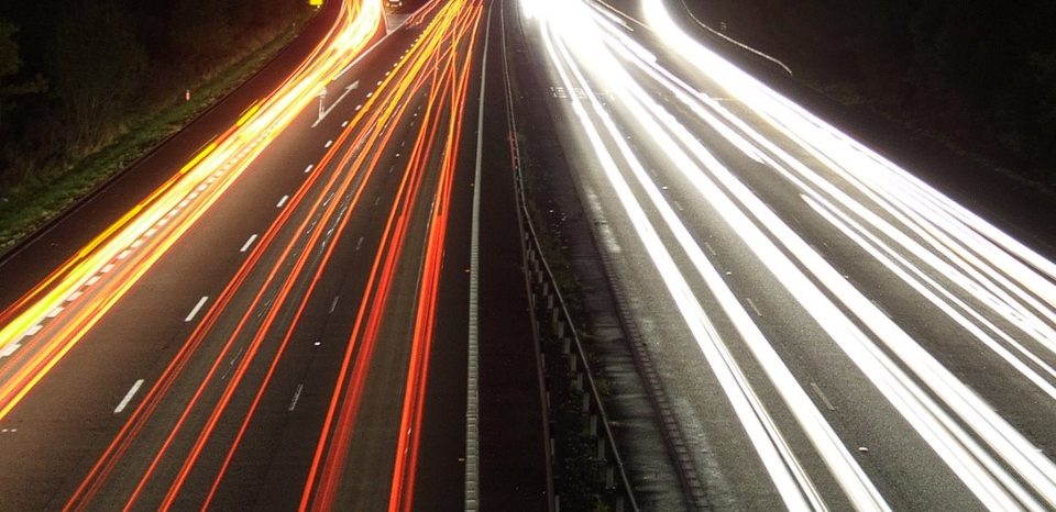 من الطموح إلى المساءلة: قياس العائد على الاستثمار في الذكاء الاصطناعي