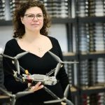 من بائعة زهور إلى صانعة طائرات مسيرة: كيف أصبحت الطائرات بدون طيار سلاحًا شائعًا بفضل الذكاء الاصطناعي