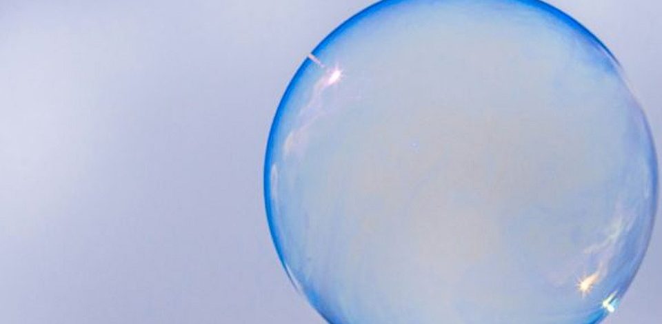 هل الذكاء الاصطناعي في فقاعة؟ النجاح رغم تصحيح السوق