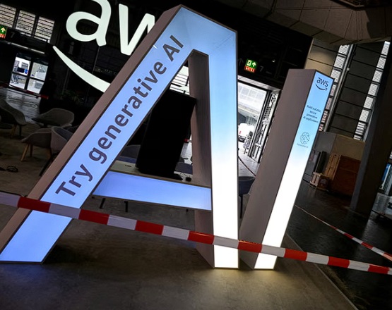 أكثر من 1000 موظف في أمازون يعبرون عن مخاوفهم من تأثير تكنولوجيا الذكاء الاصطناعي على الوظائف والبيئة