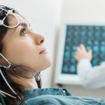 الذكاء الاصطناعي يثير جدلاً علمياً: هل تُضعف أدوات التشغيل المتقدمة مهارات التفكير البشري؟