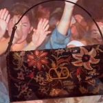 انتقادات لدار الأزياء الإيطالية فالنتينو بسبب إعلانات حقائب مصنوعة بالذكاء الاصطناعي