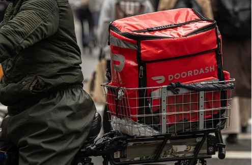 تعاون DoorDash وOpenAI: تسهيل التسوق من البقالة عبر ChatGPT