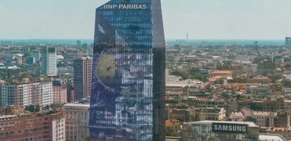 ثورة في الغرفة الخلفية: كيف تستخدم BNP Paribas الذكاء الاصطناعي لتبسيط قلب الخدمات المصرفية الاستثمارية؟