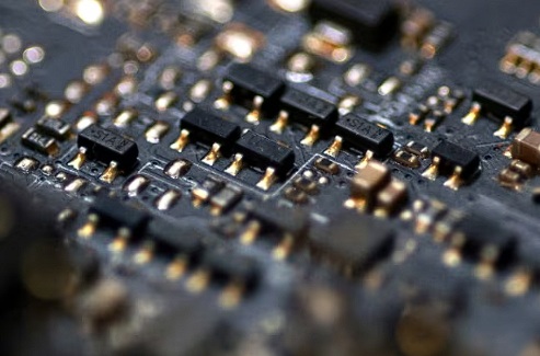 جولة في أسواق التكنولوجيا والإعلام والاتصالات: محادثة السوق بين التحول الرقمي وتحديات التمويل