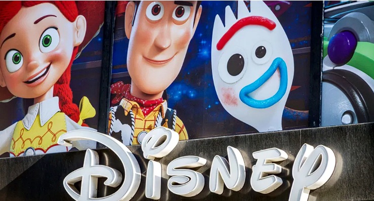 صفقة OpenAI و Disney بقيمة مليار دولار تثير قلقاً عميقاً في الصناعات الإبداعية حول مستقبل الإبداع والحقوق الرقمية