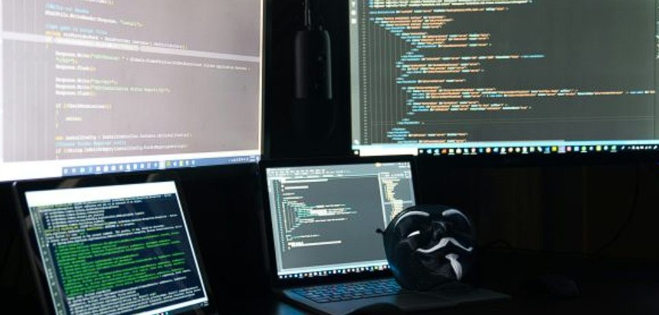 كيف يستخدم الناس الذكاء الاصطناعي حقًا: حقائق مفاجئة من تحليل مليارات التفاعلات