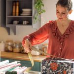 كيف يغير الذكاء الاصطناعي موسم التسوق للهدايا؟ تحول جذري في عادات المستهلكين وتحدٍ جديد للبائعين