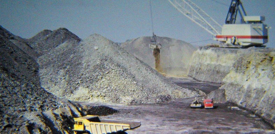 من المنجم إلى البيانات: كيف تحولت BHP الذكاء الاصطناعي إلى قدرة تشغيلية فعلية؟ | نموذج عملي للصناعات الثقيلة