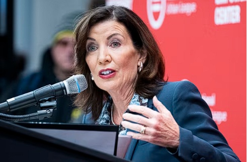 نيويورك تضع قانونًا جديدًا لسلامة الذكاء الاصطناعي: خطوات نحو تنظيم استخدام التكنولوجيا