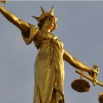 إعفاءات حكومية أم وضوح تشريعي؟ المعركة حول مستقبل الذكاء الاصطناعي في المهنة القانونية