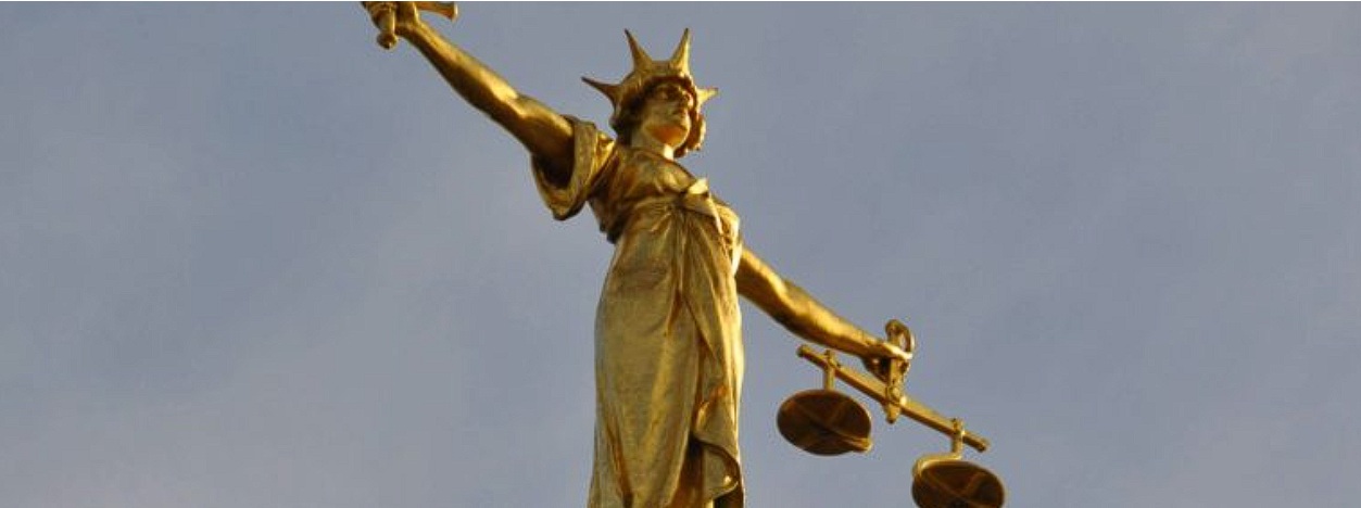 إعفاءات حكومية أم وضوح تشريعي؟ المعركة حول مستقبل الذكاء الاصطناعي في المهنة القانونية