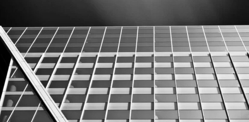 الذكاء الاصطناعي يقود النمو: دراسة Deloitte تكشف عن تفاؤل قادة المال البريطانيين بشأن الإنتاجية